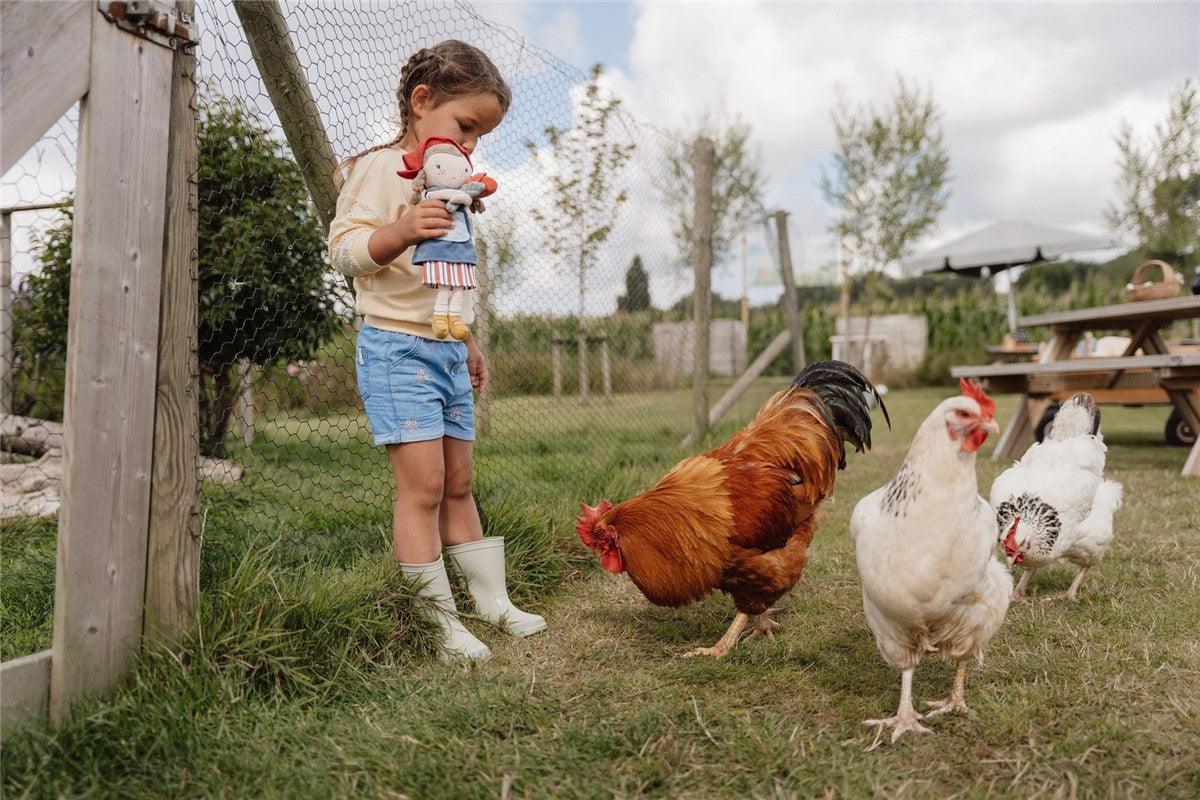 Muñeca Rosa Granjera - Little Dutch: ¡La dulzura del campo en sus manos!