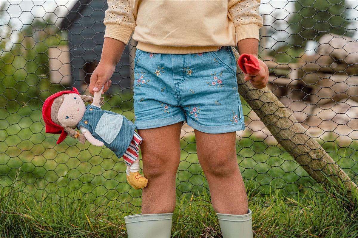 Muñeca Rosa Granjera - Little Dutch: ¡La dulzura del campo en sus manos!