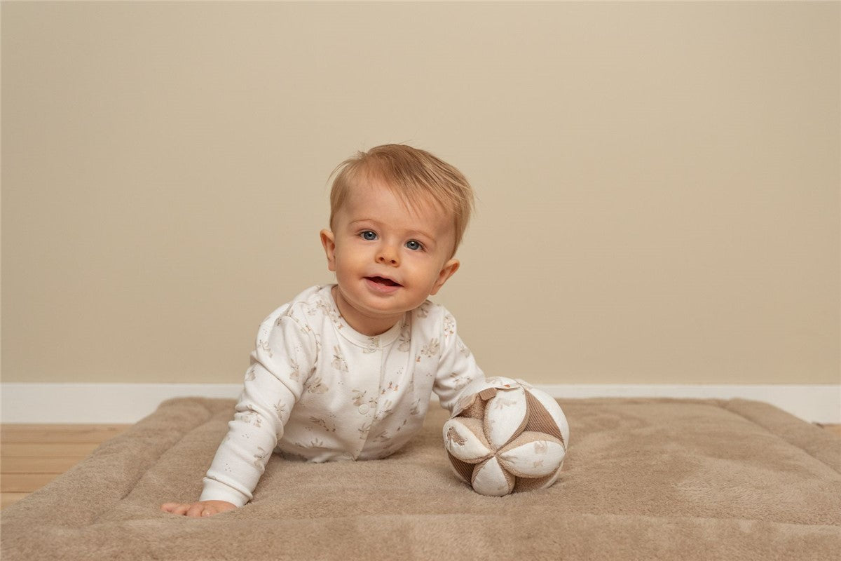 Pelota Montessori Baby Bunny - Little Dutch: Diversión y estimulación para tu bebé