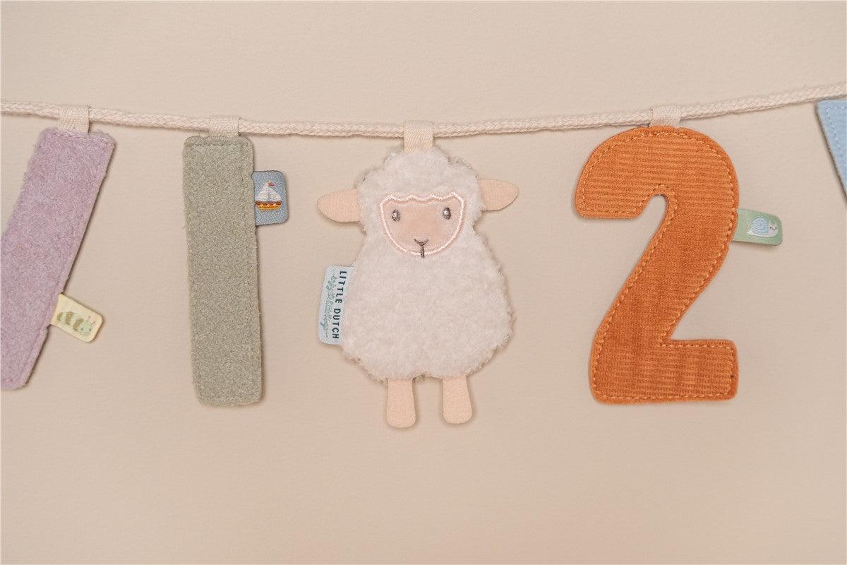 Ovejita Colgante Deco - Little Dutch ¡Decora la habitación de tu bebé con ternura y estilo!