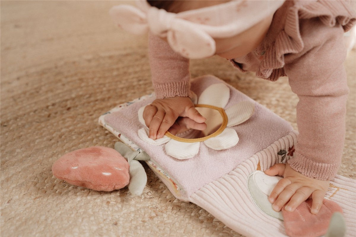 Libro Blandito de Actividades FAIRY GARDEN - Little Dutch ¡Diversión para los más pequeños!