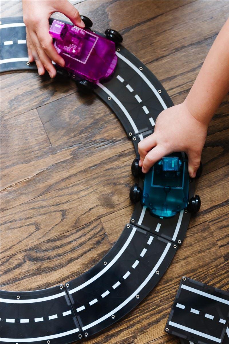 XTRA Roads set 12 pcs - Magna T: ¡Crea carreteras magnéticas para mil aventuras sobre ruedas!
